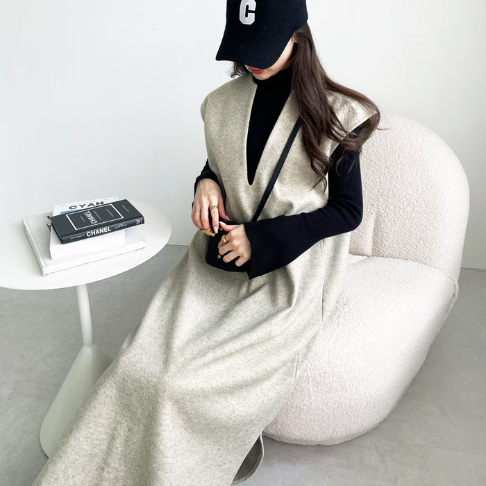 GeeRA V-neck oversized jumper skirt