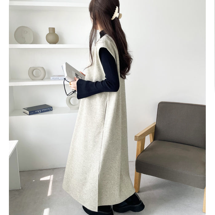 GeeRA V-neck oversized jumper skirt