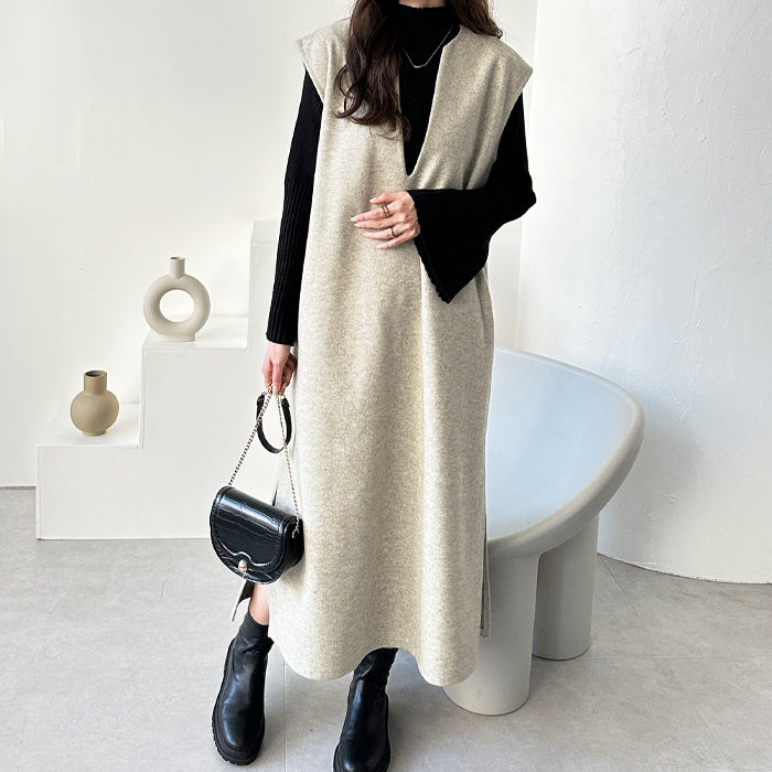 GeeRA V-neck oversized jumper skirt