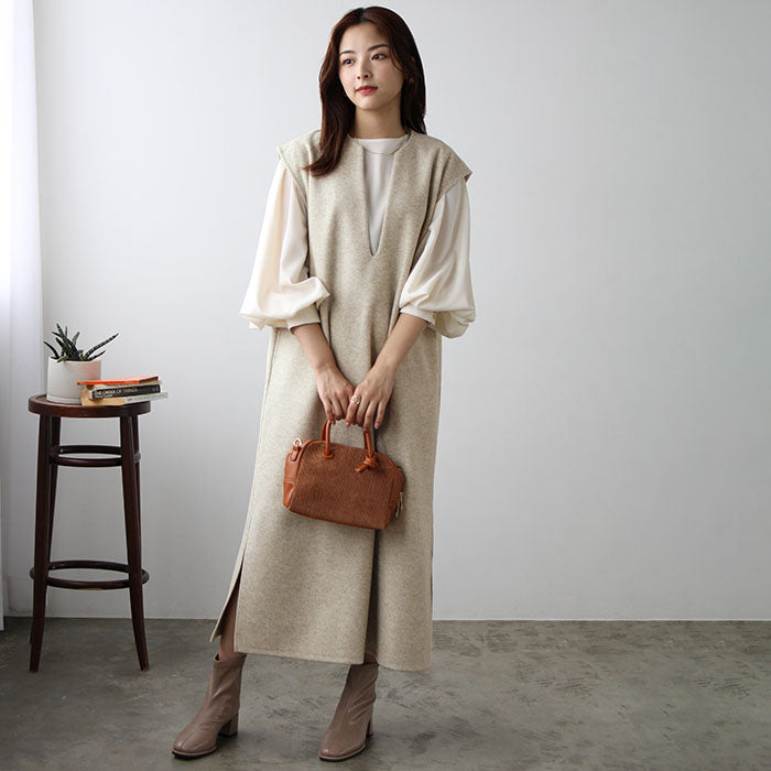 GeeRA V-neck oversized jumper skirt