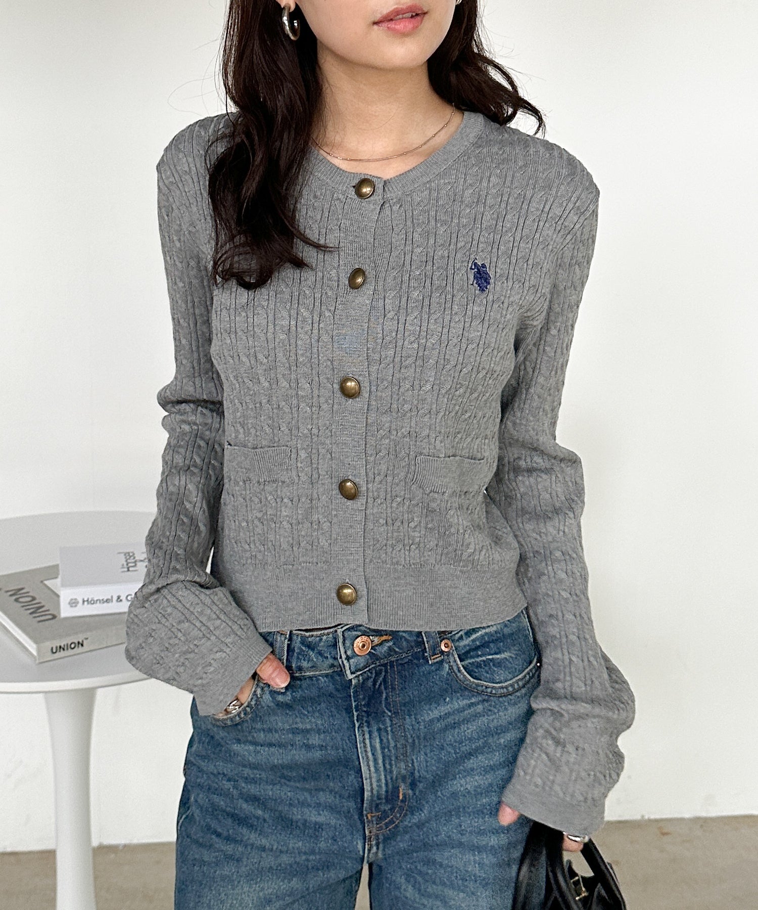 ラナン RANAN 【U.S. POLO ASSN.】ゴールドボタン刺繍ケーブルニットカーディガン （グレー） グレー
