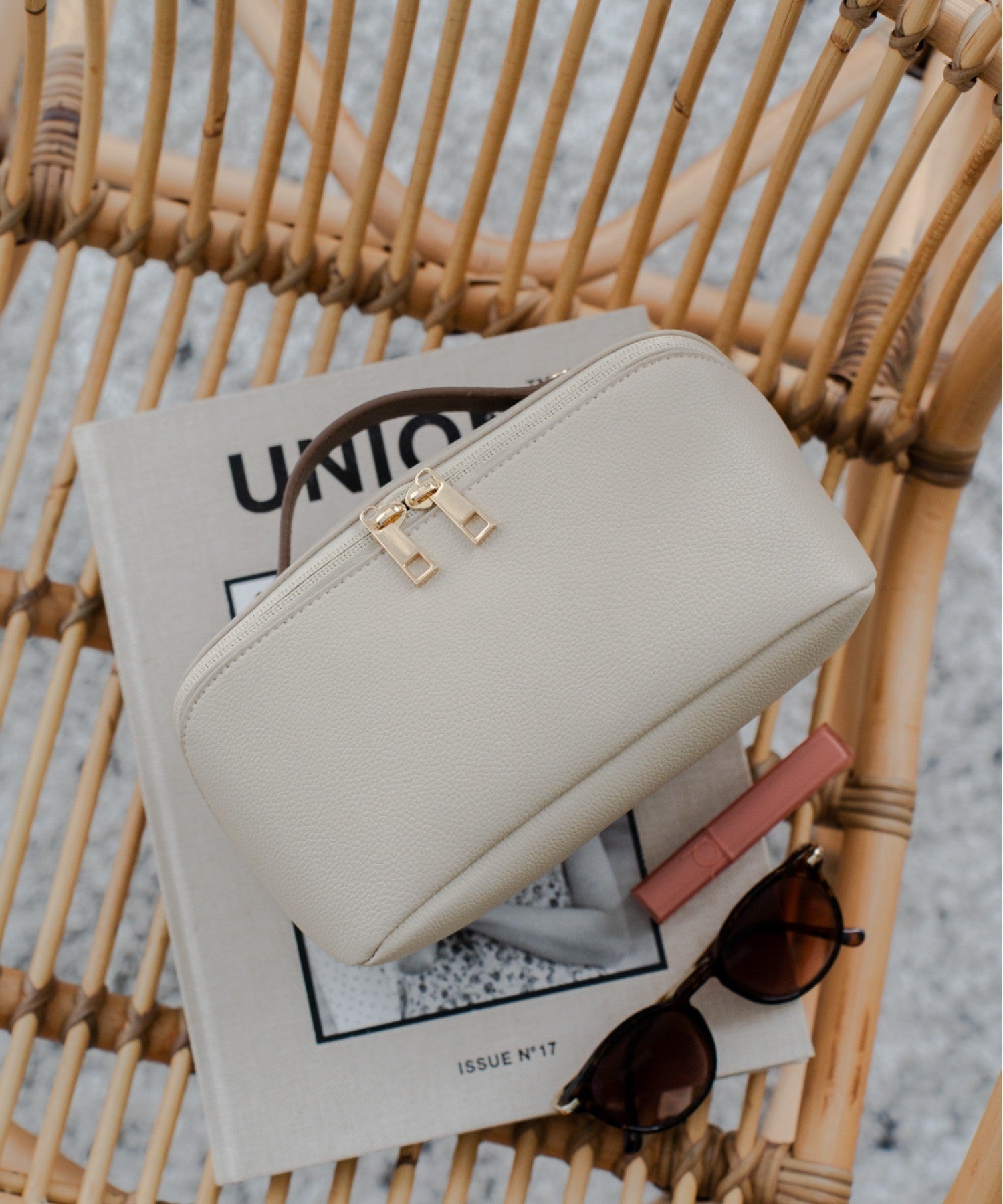 Rename Rename Rename 【With removable pouch】【Opens 180 degrees
