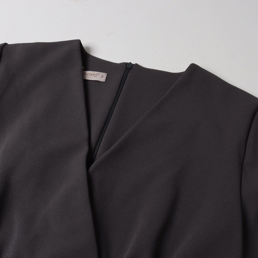 リナシメント RINASCIMENTO 金ボタンデザインカシュクールワンピース （Nero） Nero