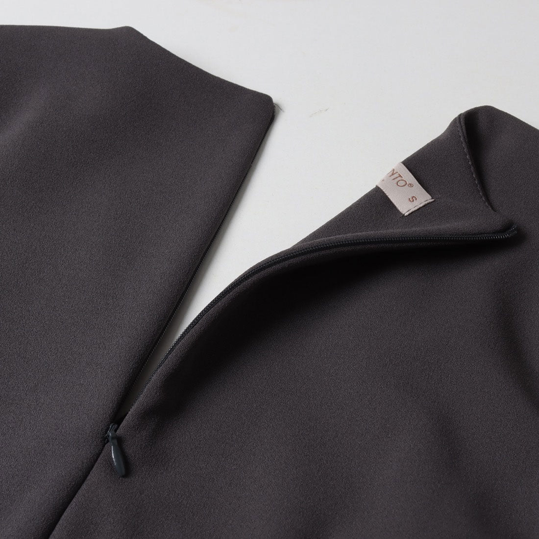 リナシメント RINASCIMENTO 金ボタンデザインカシュクールワンピース （Nero） Nero