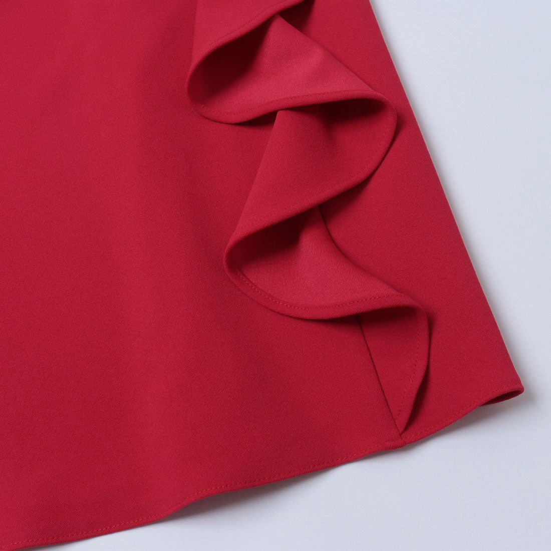 リナシメント RINASCIMENTO ラッフルフリルコサージュワンピース （Rosso） Rosso