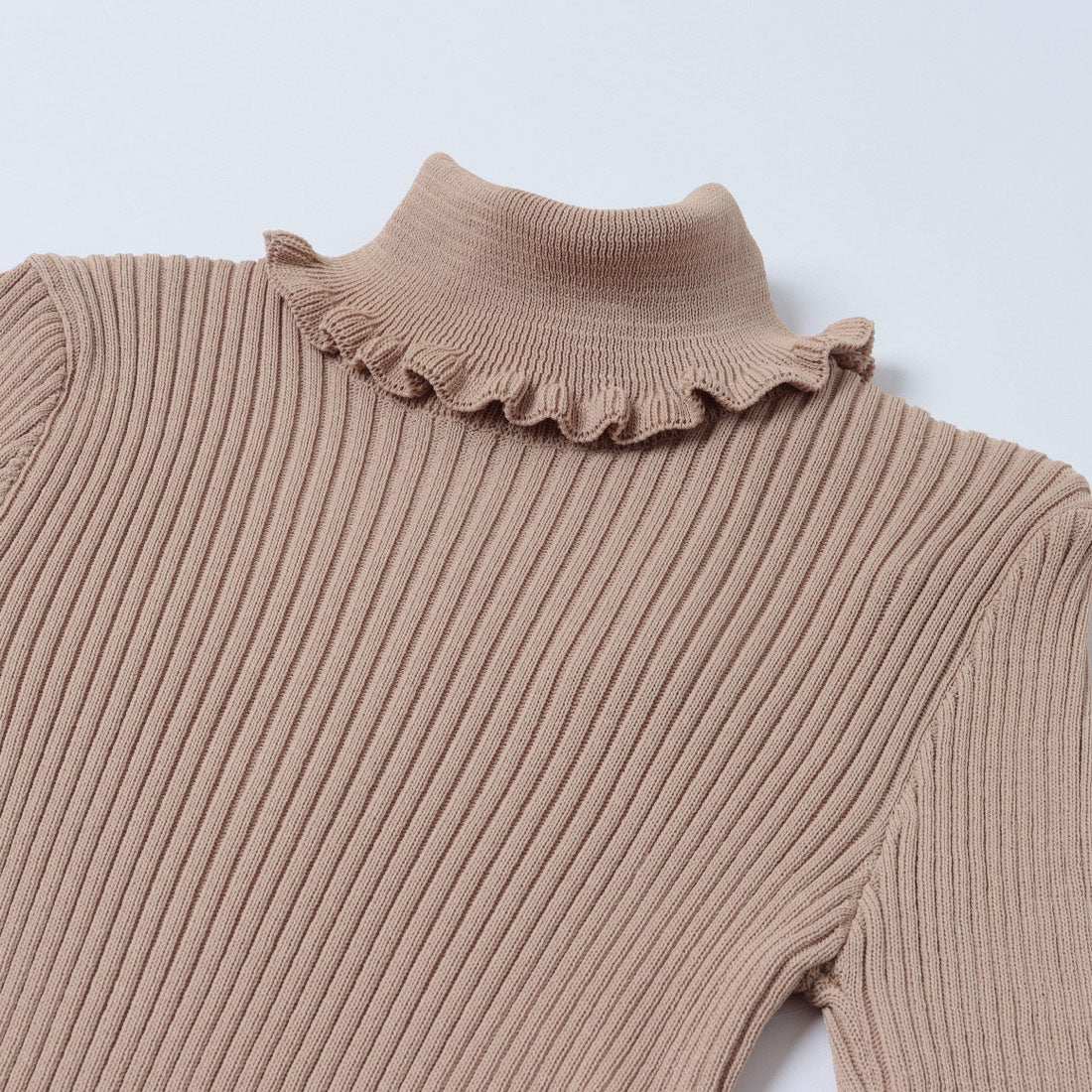 リナシメント RINASCIMENTO フリルタートルリブニットTOPS （Cammello Beige） Cammello Beige