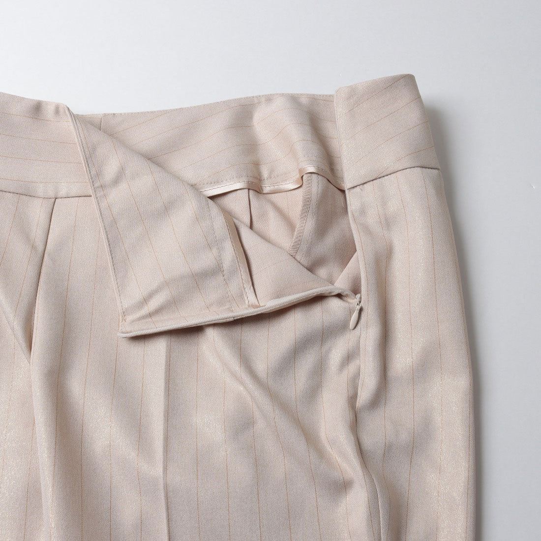 リナシメント RINASCIMENTO ストライプシャイニーパンツ （var.Beige Chiaro） var.Beige Chiaro