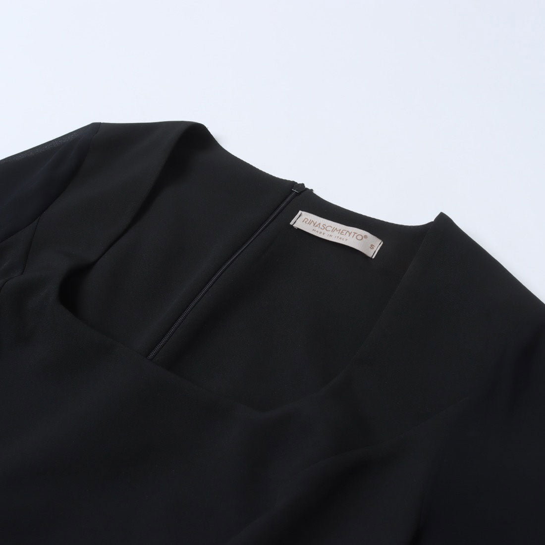 リナシメント RINASCIMENTO スクエアネックフラップポケットAIO （Nero） Nero