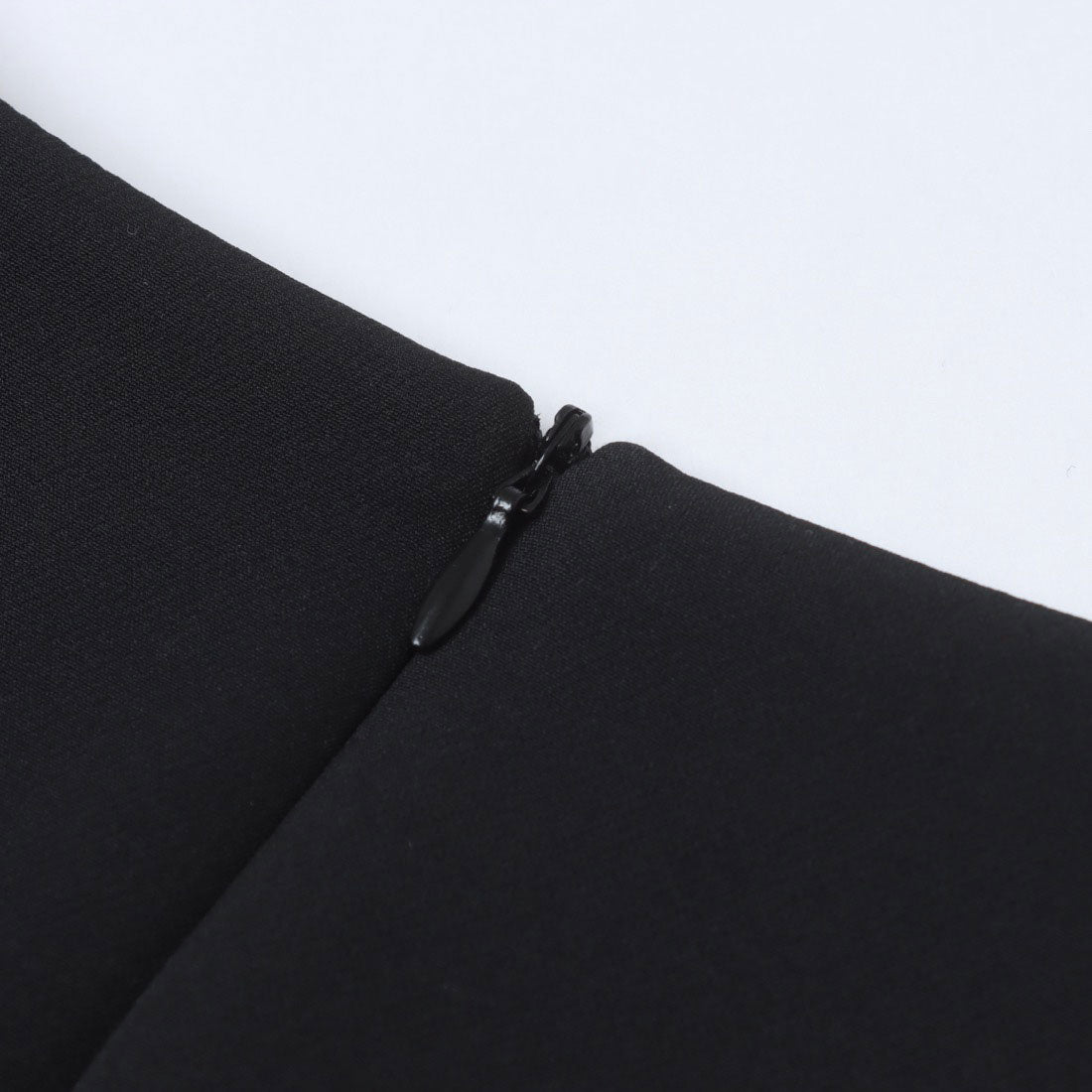 リナシメント RINASCIMENTO スクエアネックフラップポケットAIO （Nero） Nero