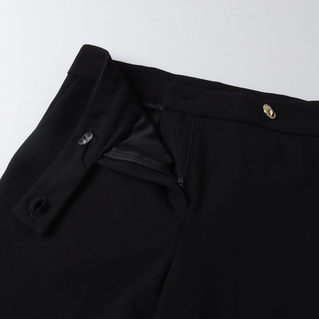 リナシメント RINASCIMENTO 金ボタンクロップドパンツ （Nero） Nero