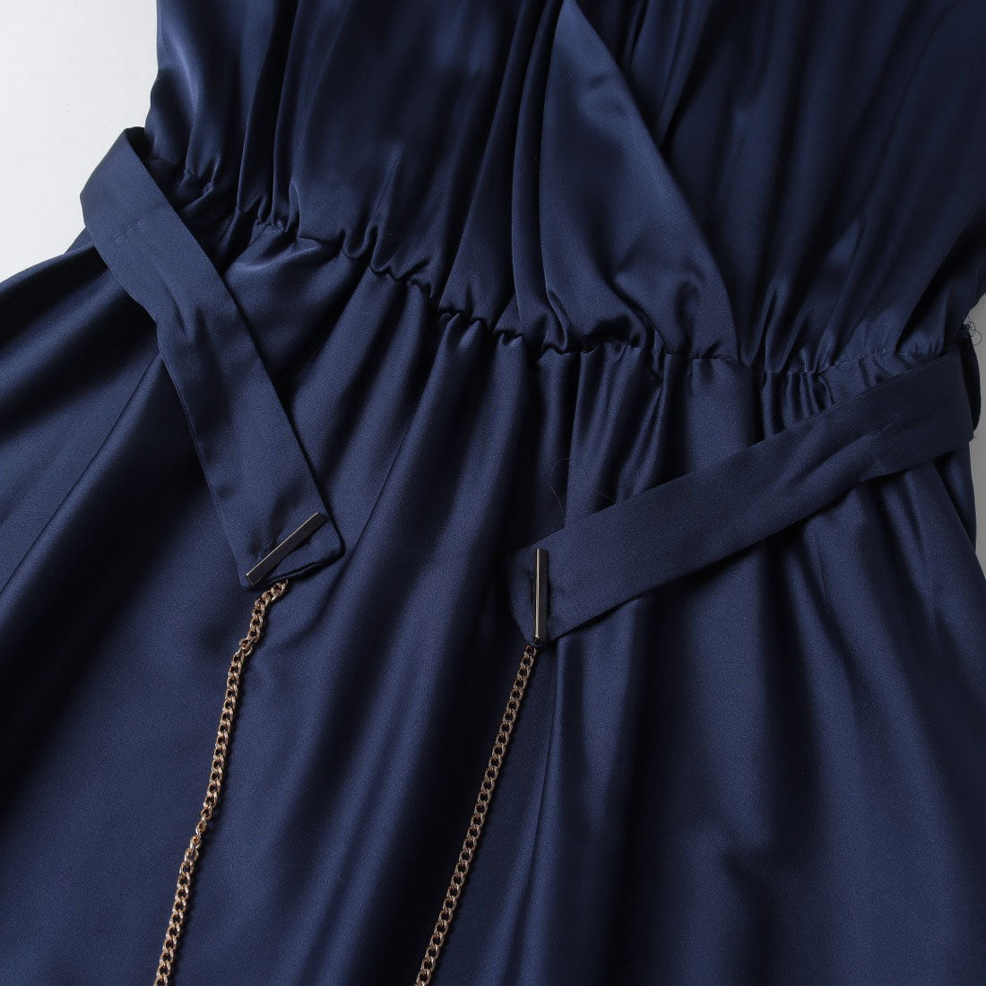 リナシメント RINASCIMENTO チェーンベルトカシュクールサテンマキシワンピース （Blu Navy） Blu Navy