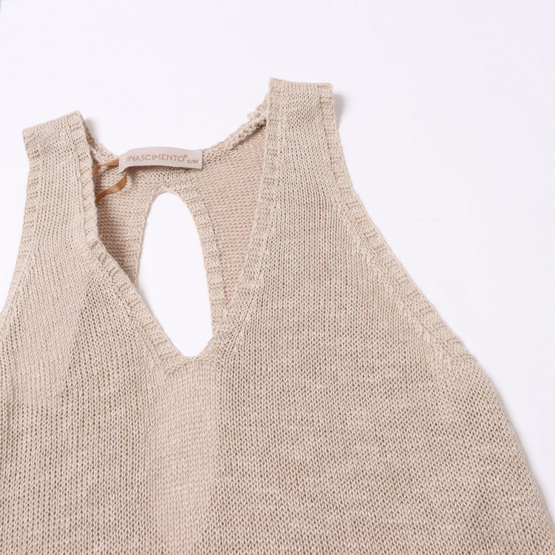 リナシメント RINASCIMENTO バック開きVネックノースリニット （Tortora Beige） Tortora Beige