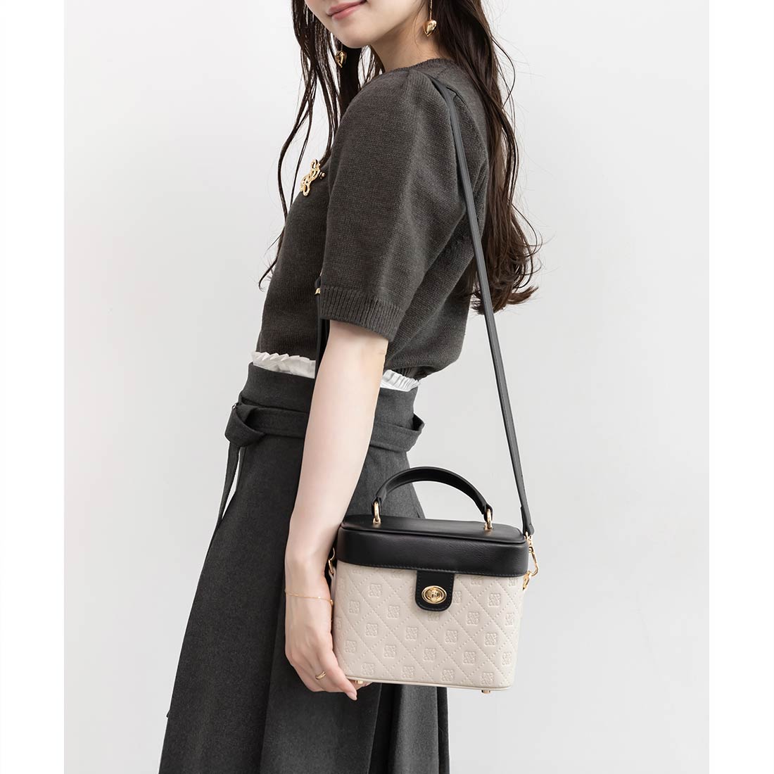 ランダ RANDA 2WAY 型押しデザインバニティバッグ （IVORY） IVORY