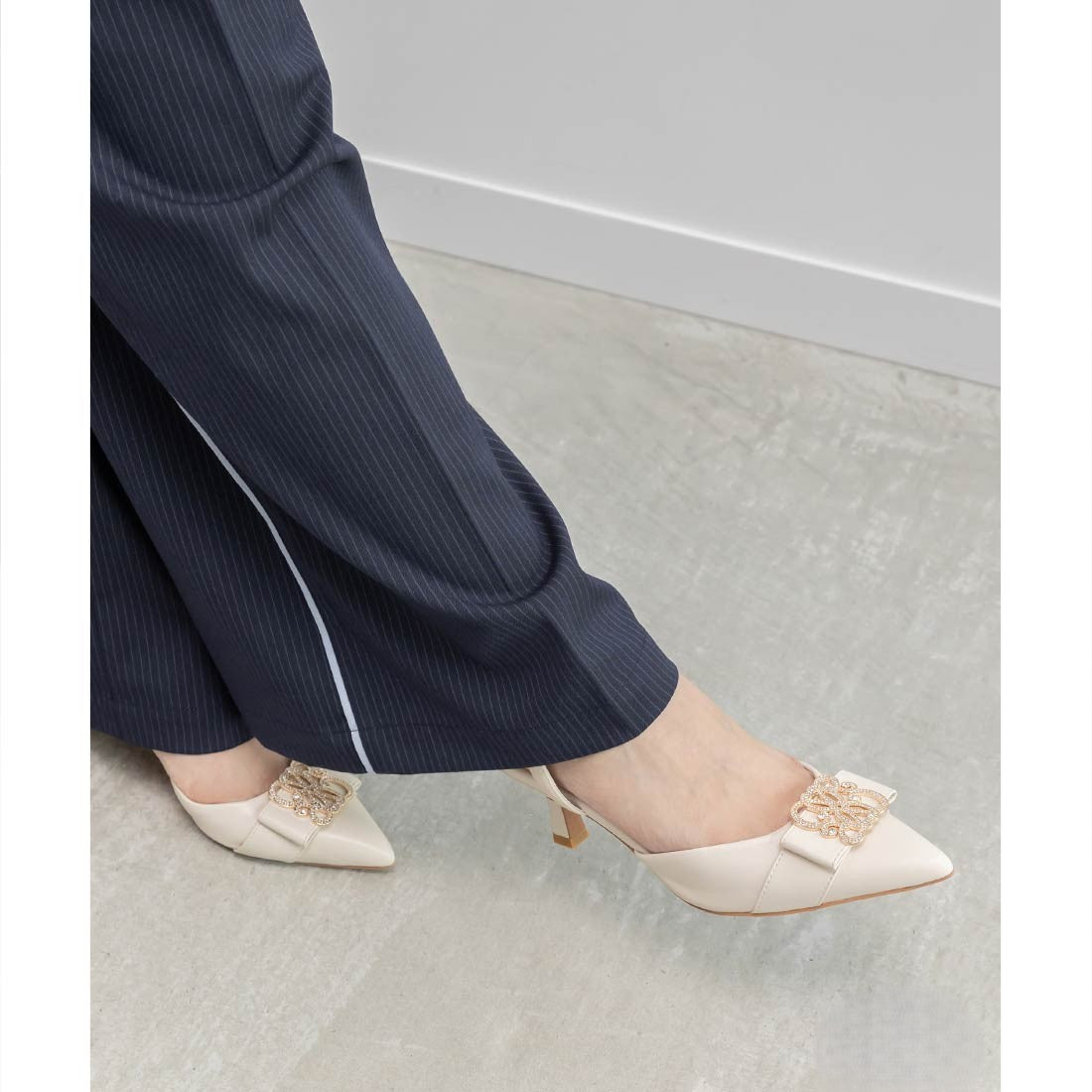 ランダ RANDA ビジューモノグラムパーツストラップパンプス （IVORY） IVORY