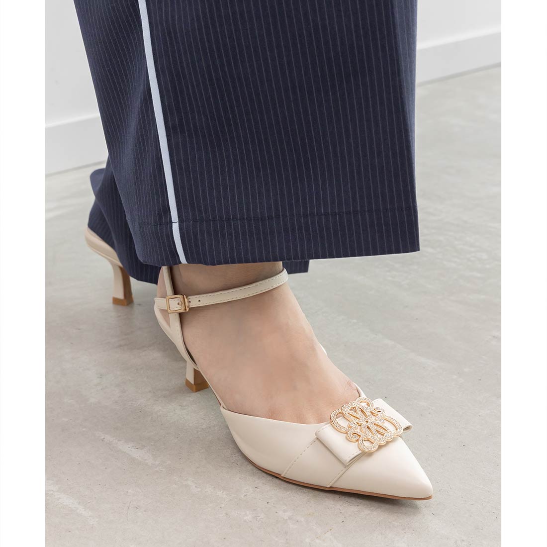 ランダ RANDA ビジューモノグラムパーツストラップパンプス （IVORY） IVORY