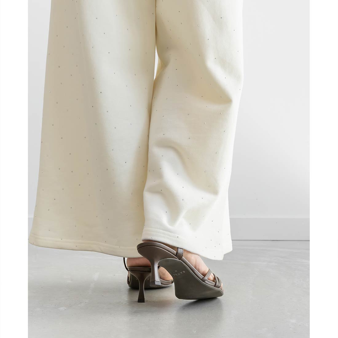 ランダ RANDA アシンメトリーベルトストラップサンダル （BROWN） BROWN