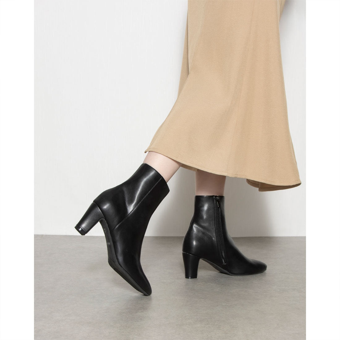 RANDA [A de Vivre] Sustainable almond toe short boots for both rain and shine