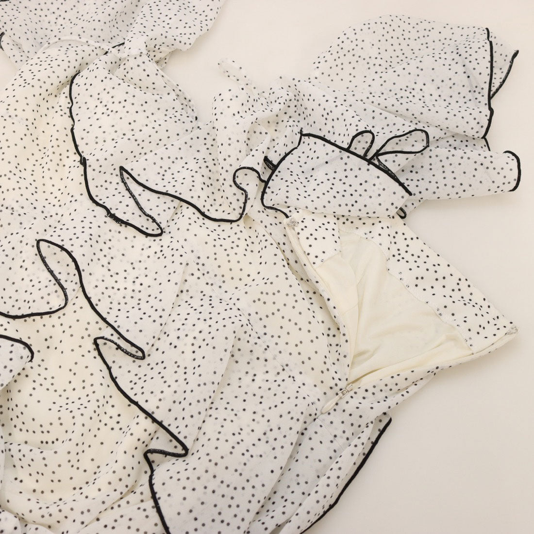 ランダ RANDA フリルティアードシフォンワンピース （WHITE） WHITE