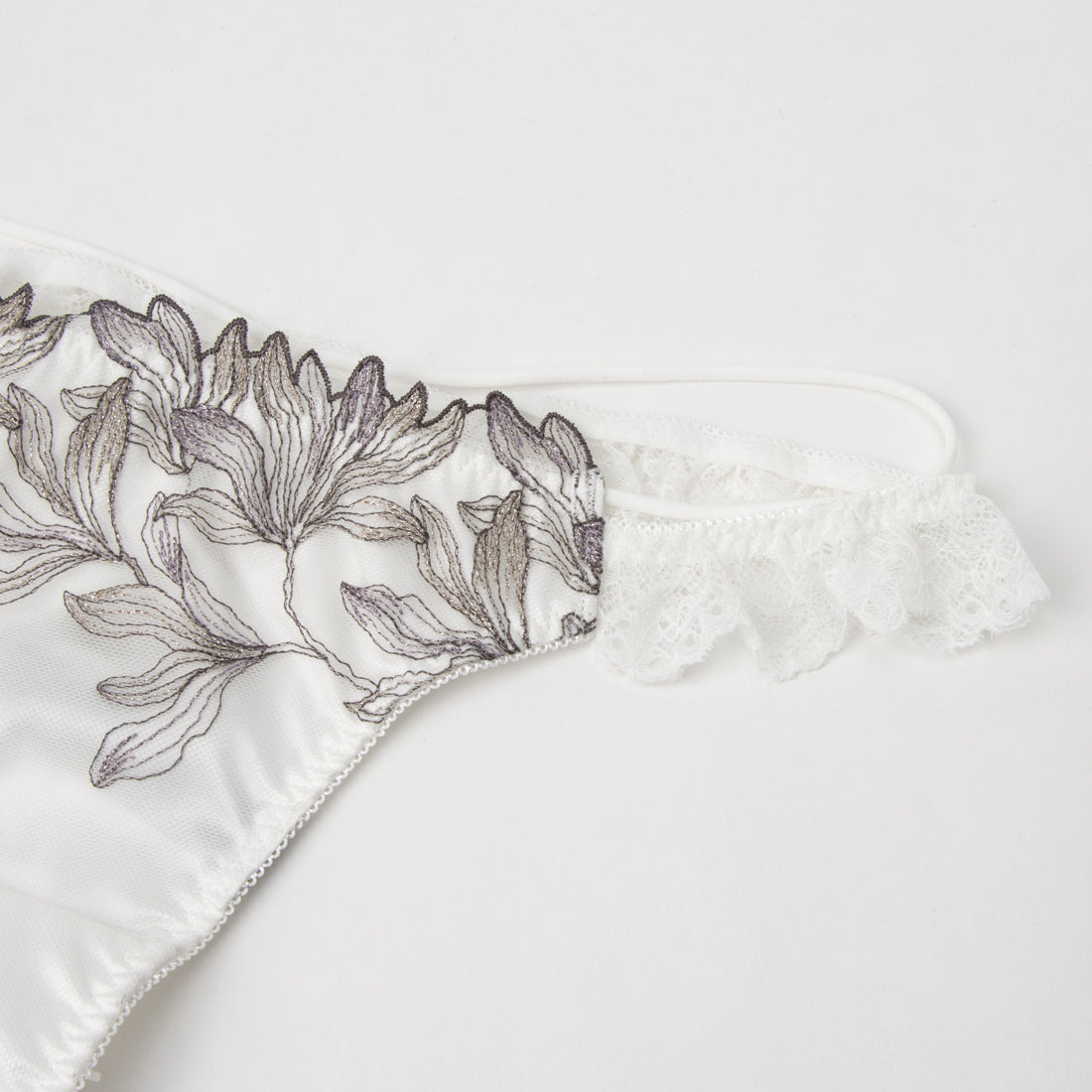 ラヴィジュール RAVIJOUR ミストフローラ ストレッチレース Tバック 【返品不可商品】 （WHITE） WHITE