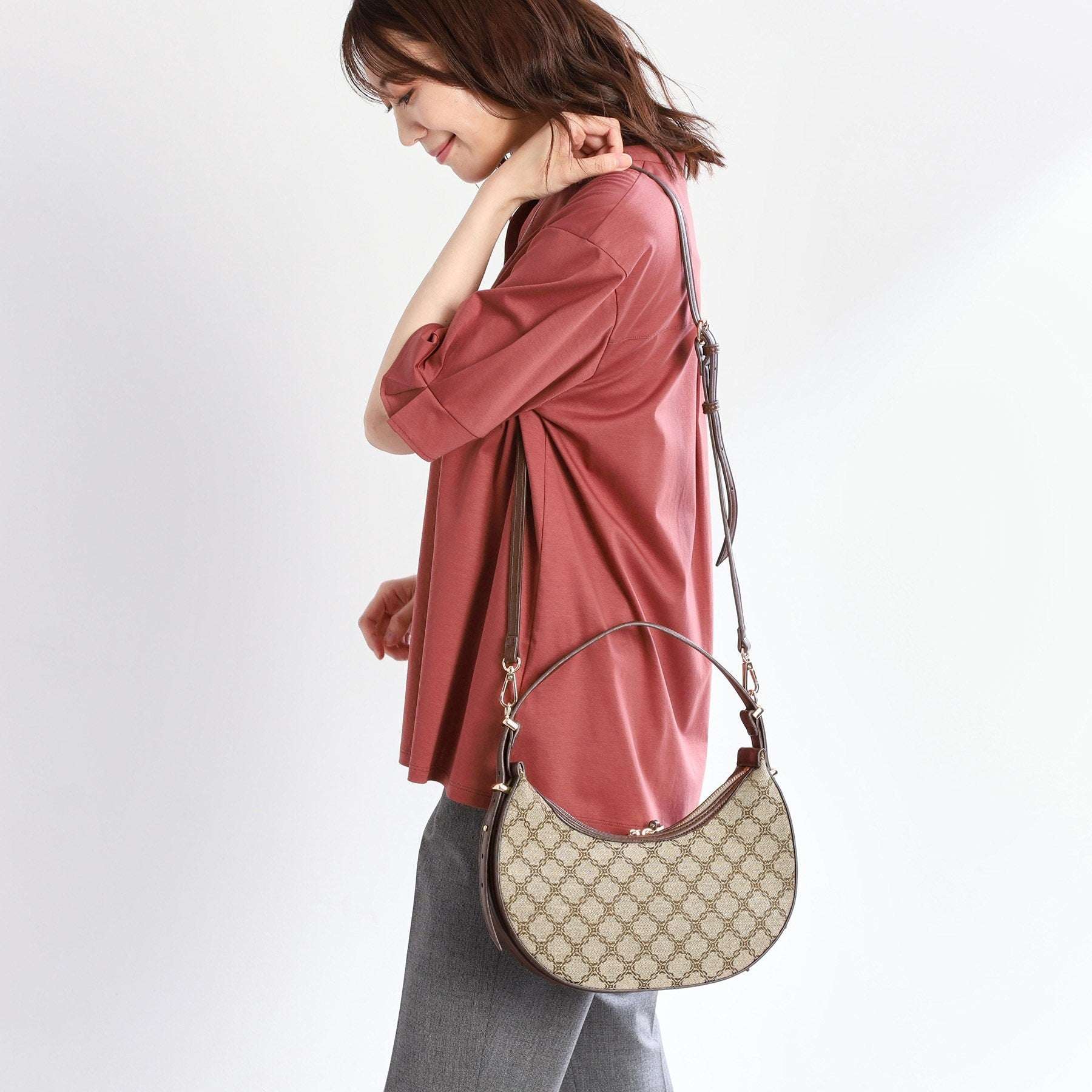 リフレクト Reflect 【収納力◎／ショルダー付き】ジャカードワンショルダーバッグ （キャメルブラウン(441)） キャメルブラウン(441)