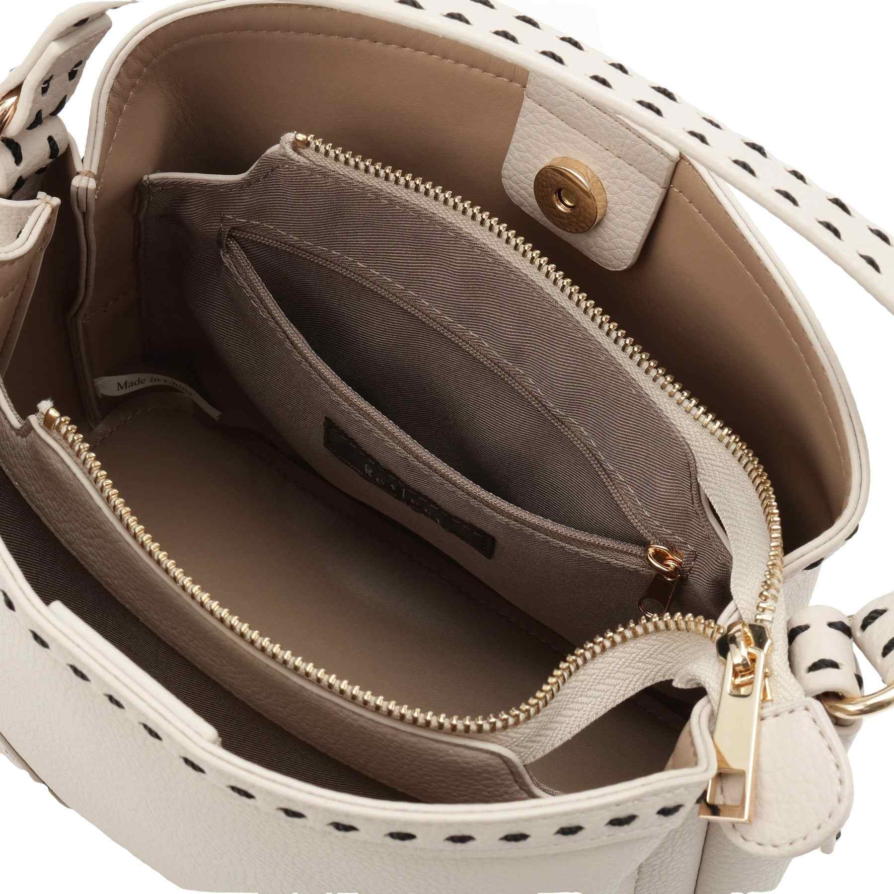 リフレクト Reflect 【収納力◎／付属ストラップあり】バイカラーステッチバッグ （ライトベージュ(051)） ライトベージュ(051)