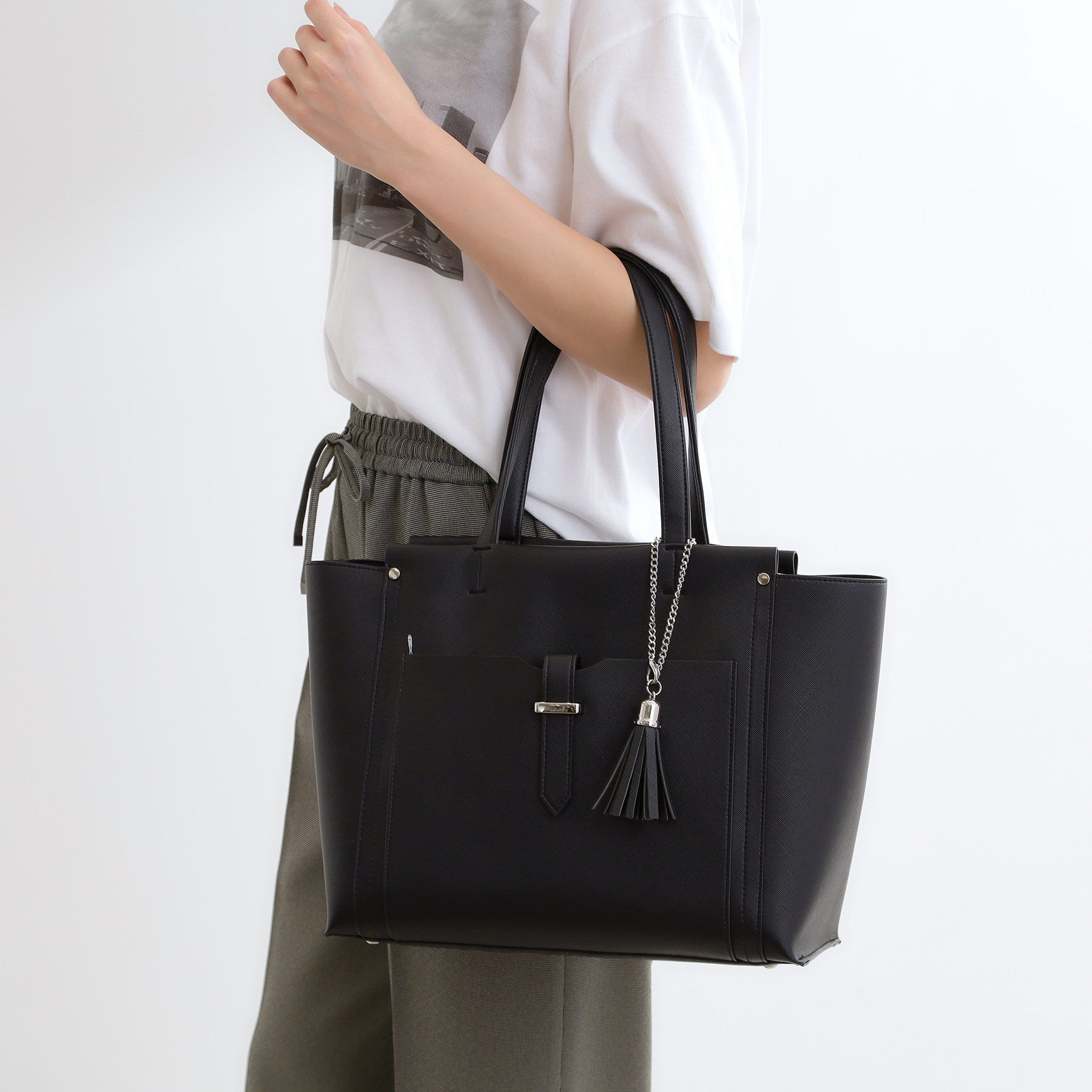 リフレクト Reflect 【たっぷり収納！／通勤におすすめ】’26春夏毎日ミディアムバッグ （ライトピンク(070)） ライトピンク(070)