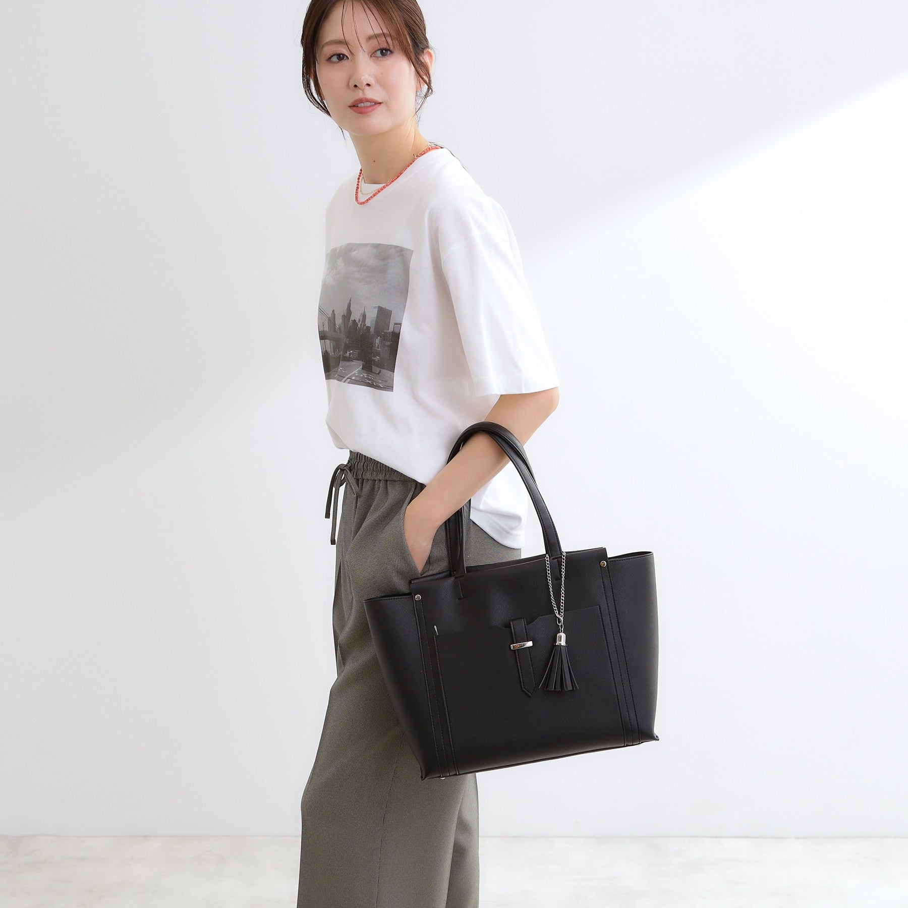 リフレクト Reflect 【たっぷり収納！／通勤におすすめ】’26春夏毎日ミディアムバッグ （ライトピンク(070)） ライトピンク(070)