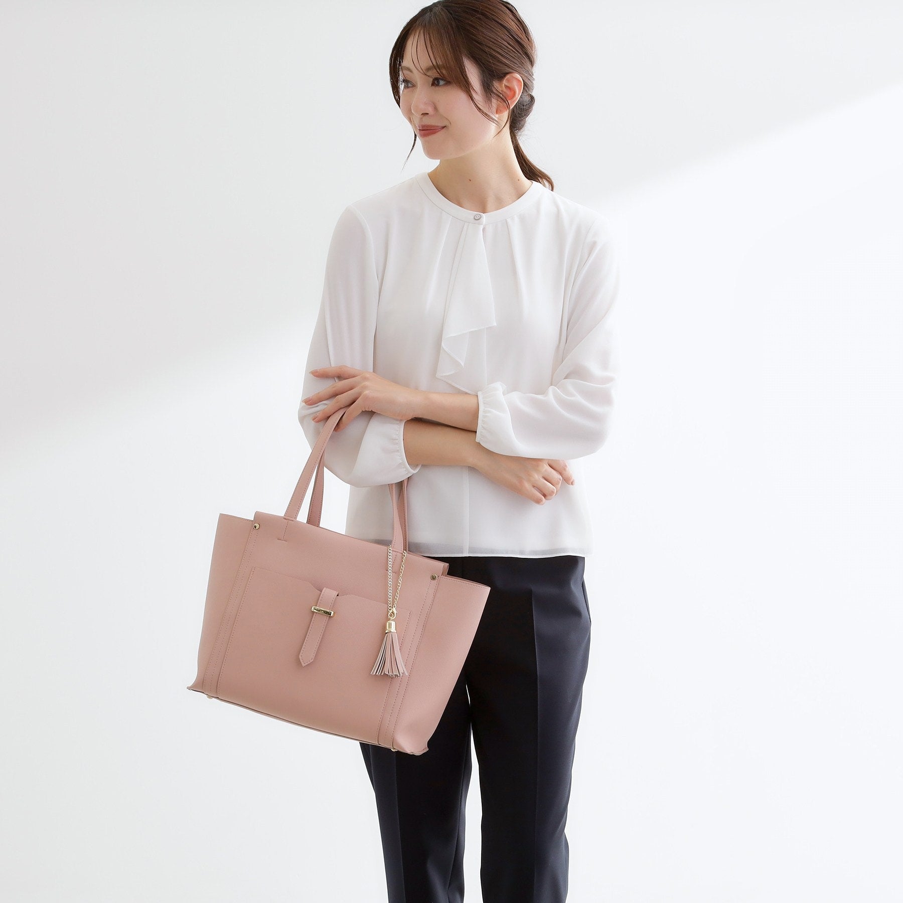 リフレクト Reflect 【たっぷり収納！／通勤におすすめ】’26春夏毎日ミディアムバッグ （ライトピンク(070)） ライトピンク(070)