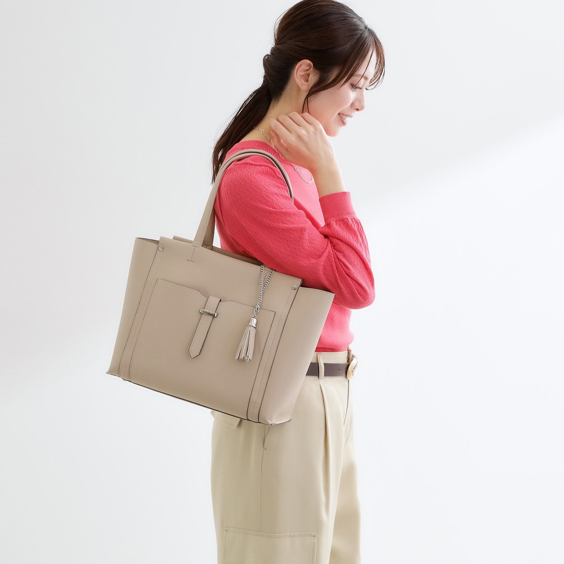 リフレクト Reflect 【たっぷり収納！／通勤におすすめ】’26春夏毎日ミディアムバッグ （ライトピンク(070)） ライトピンク(070)