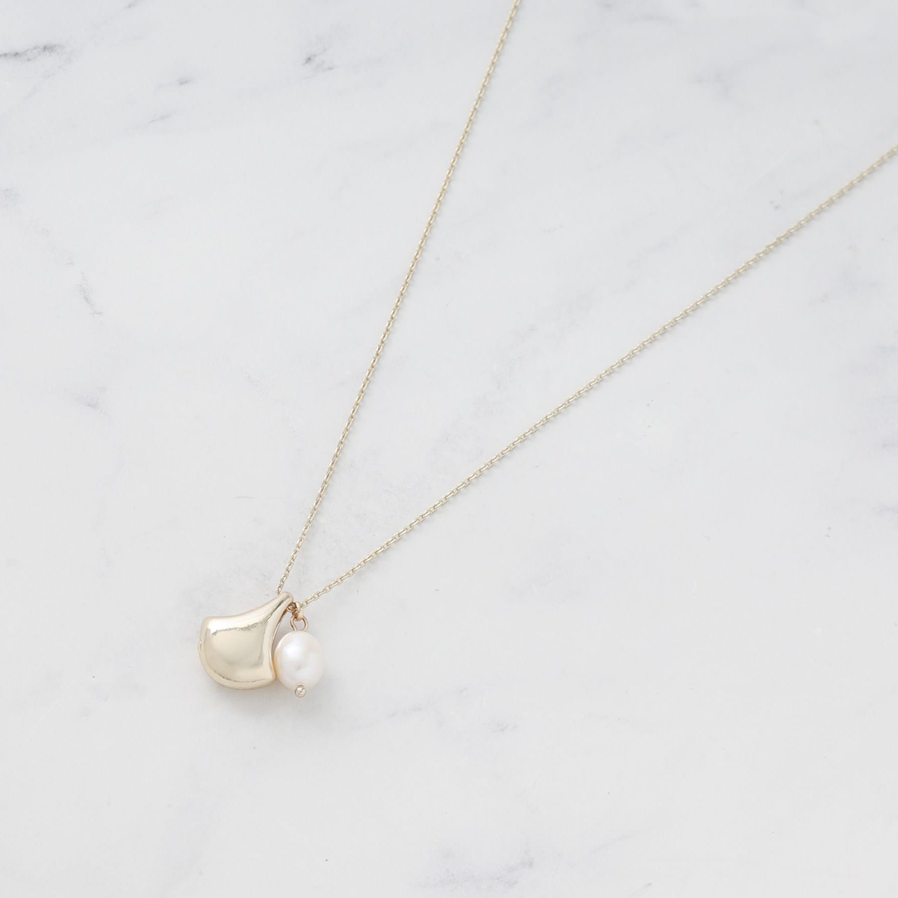 リフレクト Reflect 【チェーン長さ調節可】リーフパーツ×淡水パールネックレス （シルバー(006)） シルバー(006)