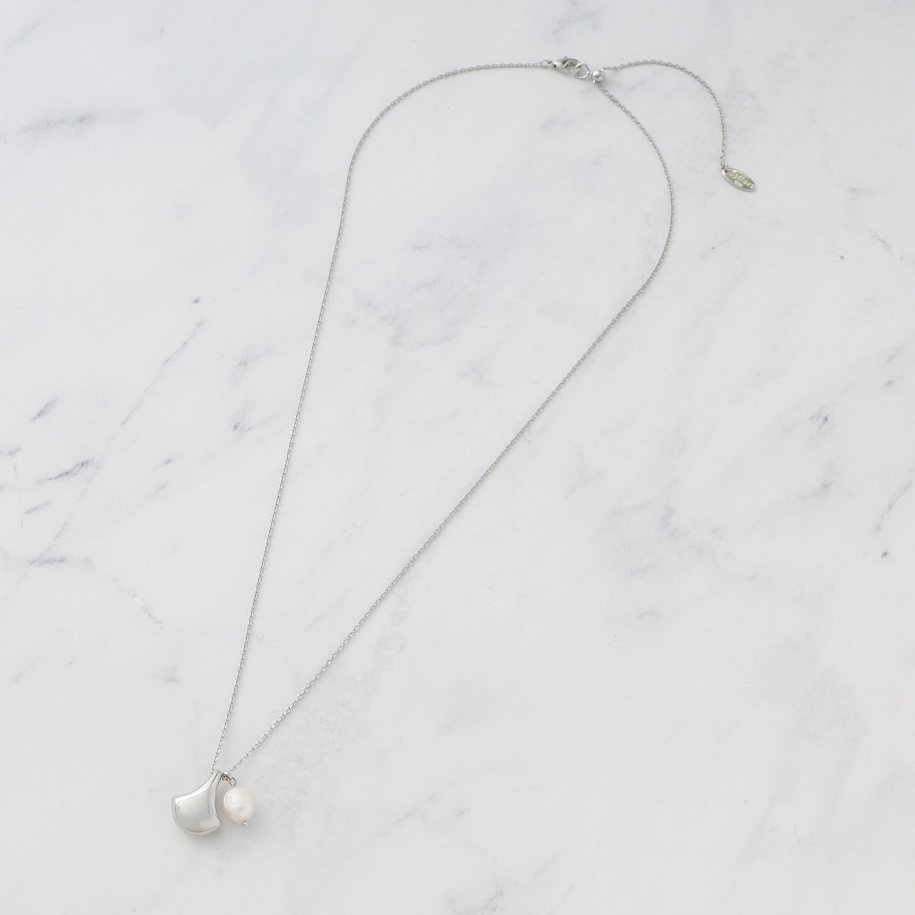 リフレクト Reflect 【チェーン長さ調節可】リーフパーツ×淡水パールネックレス （シルバー(006)） シルバー(006)