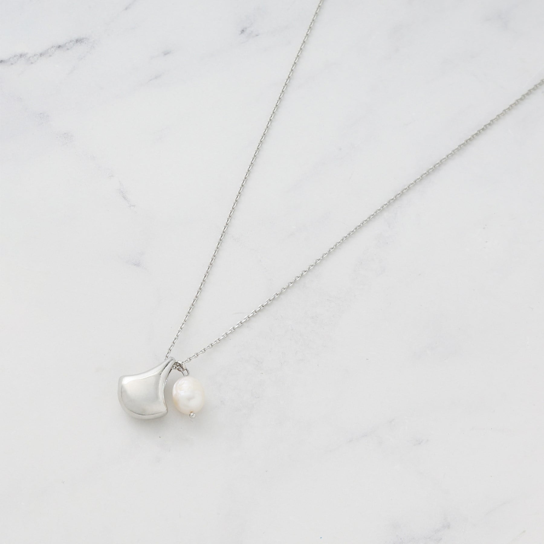 リフレクト Reflect 【チェーン長さ調節可】リーフパーツ×淡水パールネックレス （シルバー(006)） シルバー(006)