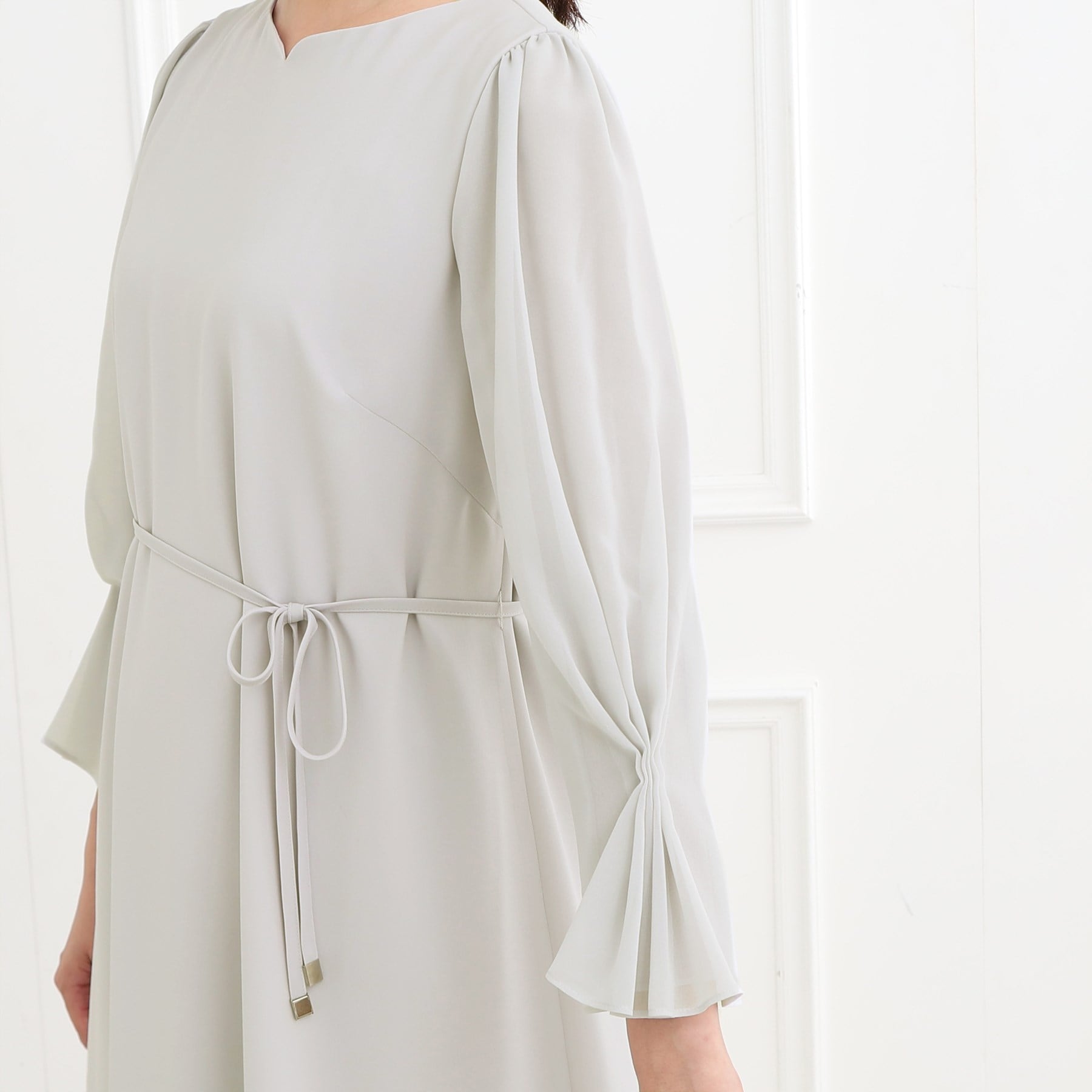 リフレクト Reflect 【フォーマル／入卒／ママスーツ／洗える】スリーブデザインジョーゼットワンピース （ライトグレー(011)） ライトグレー(011)