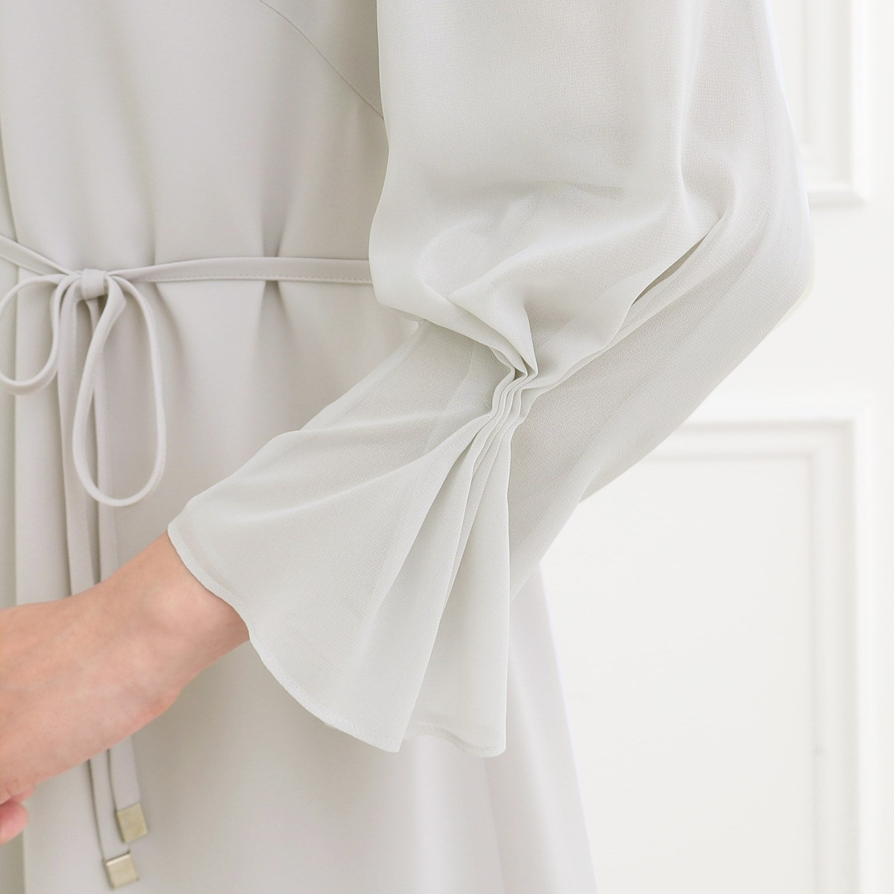 リフレクト Reflect 【フォーマル／入卒／ママスーツ／洗える】スリーブデザインジョーゼットワンピース （ライトグレー(011)） ライトグレー(011)