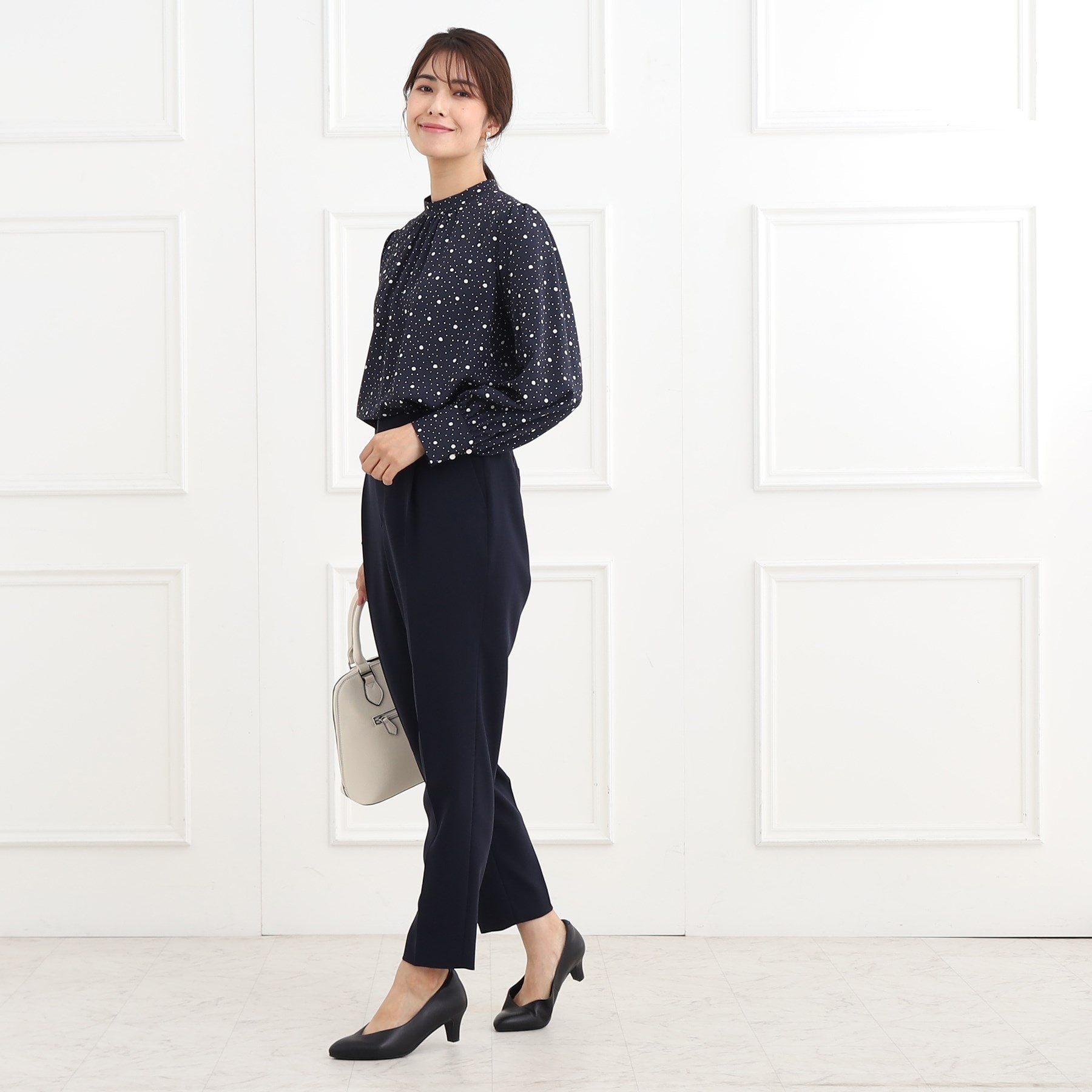 リフレクト Reflect 【フォーマル／入卒／ママスーツ／マシンウォッシュ可】ドットプリントブラウス （オフホワイト(103)） オフホワイト(103)