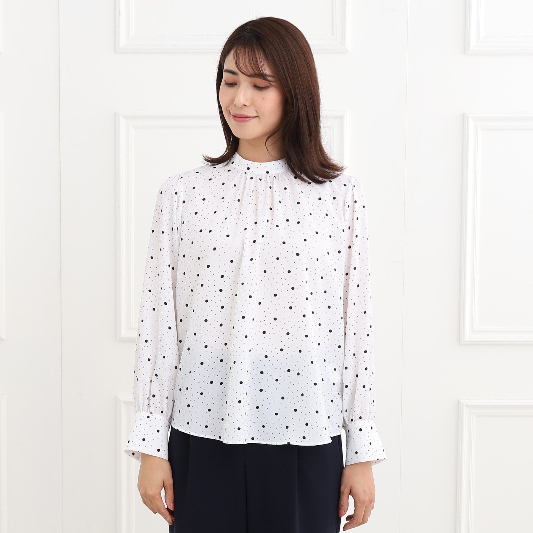 リフレクト Reflect 【フォーマル／入卒／ママスーツ／マシンウォッシュ可】ドットプリントブラウス （オフホワイト(103)） オフホワイト(103)