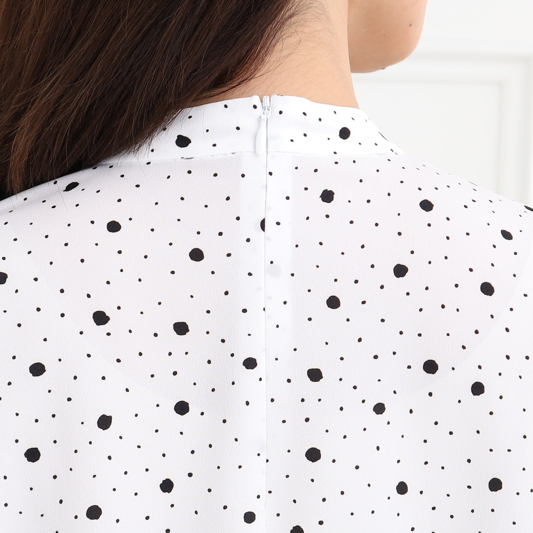 リフレクト Reflect 【フォーマル／入卒／ママスーツ／マシンウォッシュ可】ドットプリントブラウス （オフホワイト(103)） オフホワイト(103)