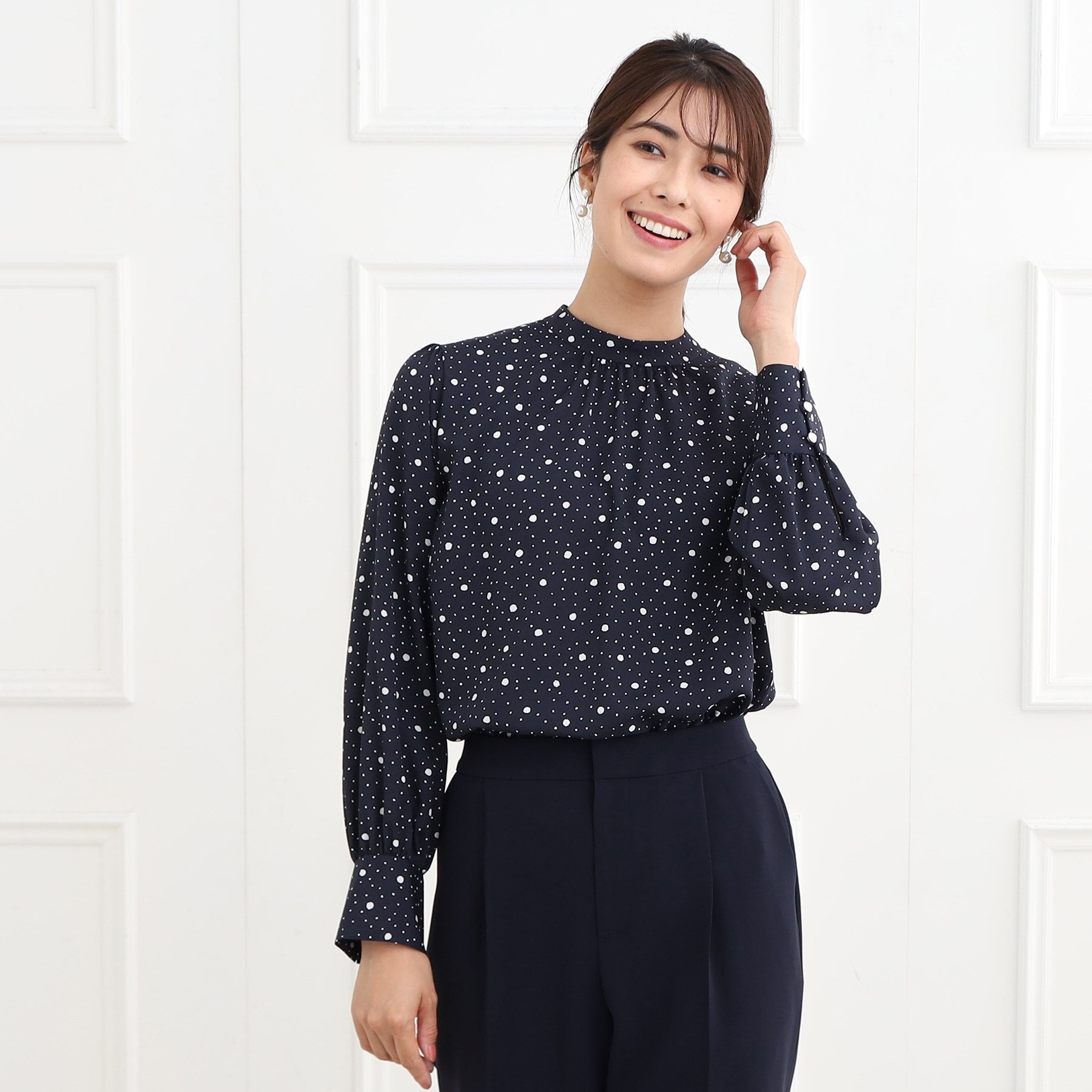 リフレクト Reflect 【フォーマル／入卒／ママスーツ／マシンウォッシュ可】ドットプリントブラウス （ネイビー(194)） ネイビー(194)