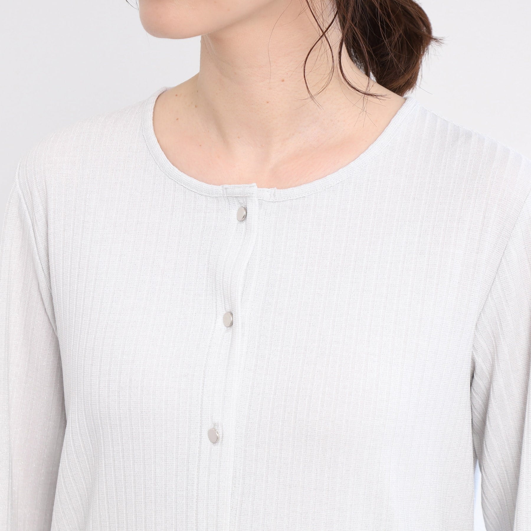 リフレクト Reflect 【E-QUALITY／手洗い可／一枚着でも◎】ラメ入りドット風ボタンカーディガン （ライトグレー(010)） ライトグレー(010)