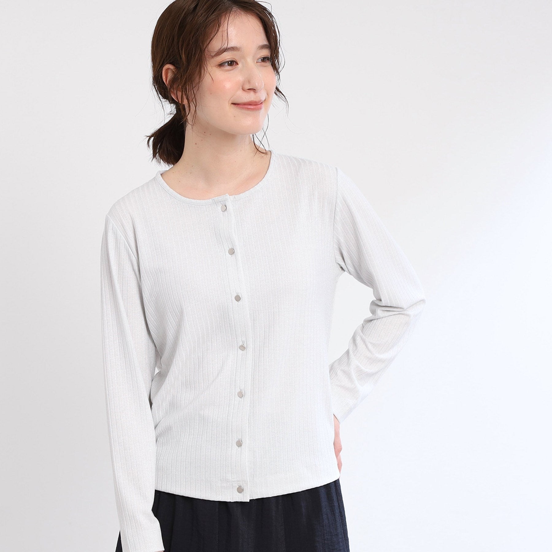 リフレクト Reflect 【E-QUALITY／手洗い可／一枚着でも◎】ラメ入りドット風ボタンカーディガン （ライトグレー(010)） ライトグレー(010)