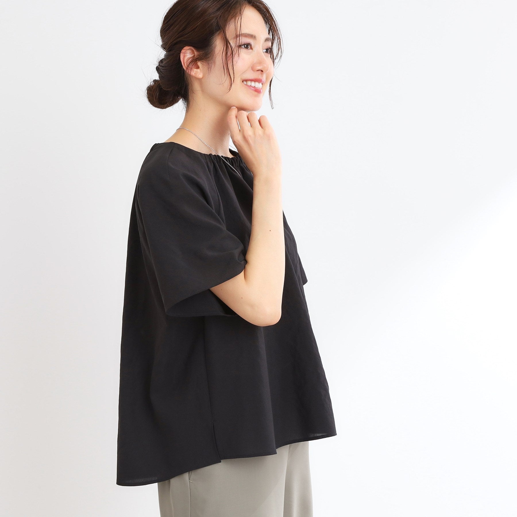 リフレクト Reflect 【UVカット／接触冷感／マシンウォッシュ可／吸水速乾／セットアップ可／夏の通勤におすすめ】ネックギャザータックブラウス （ブラック(019)） ブラック(019)