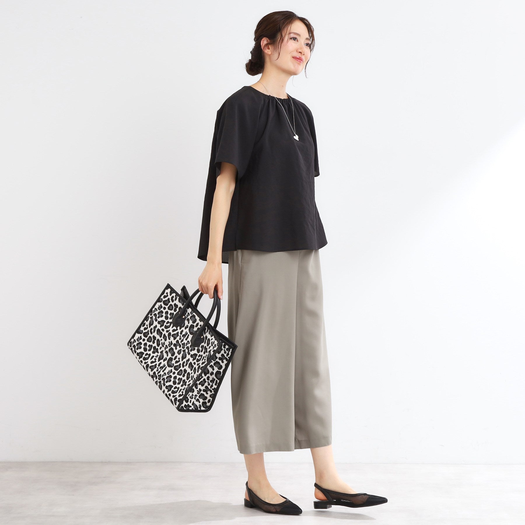 リフレクト Reflect 【UVカット／接触冷感／マシンウォッシュ可／吸水速乾／セットアップ可／夏の通勤におすすめ】ネックギャザータックブラウス （ブラック(019)） ブラック(019)