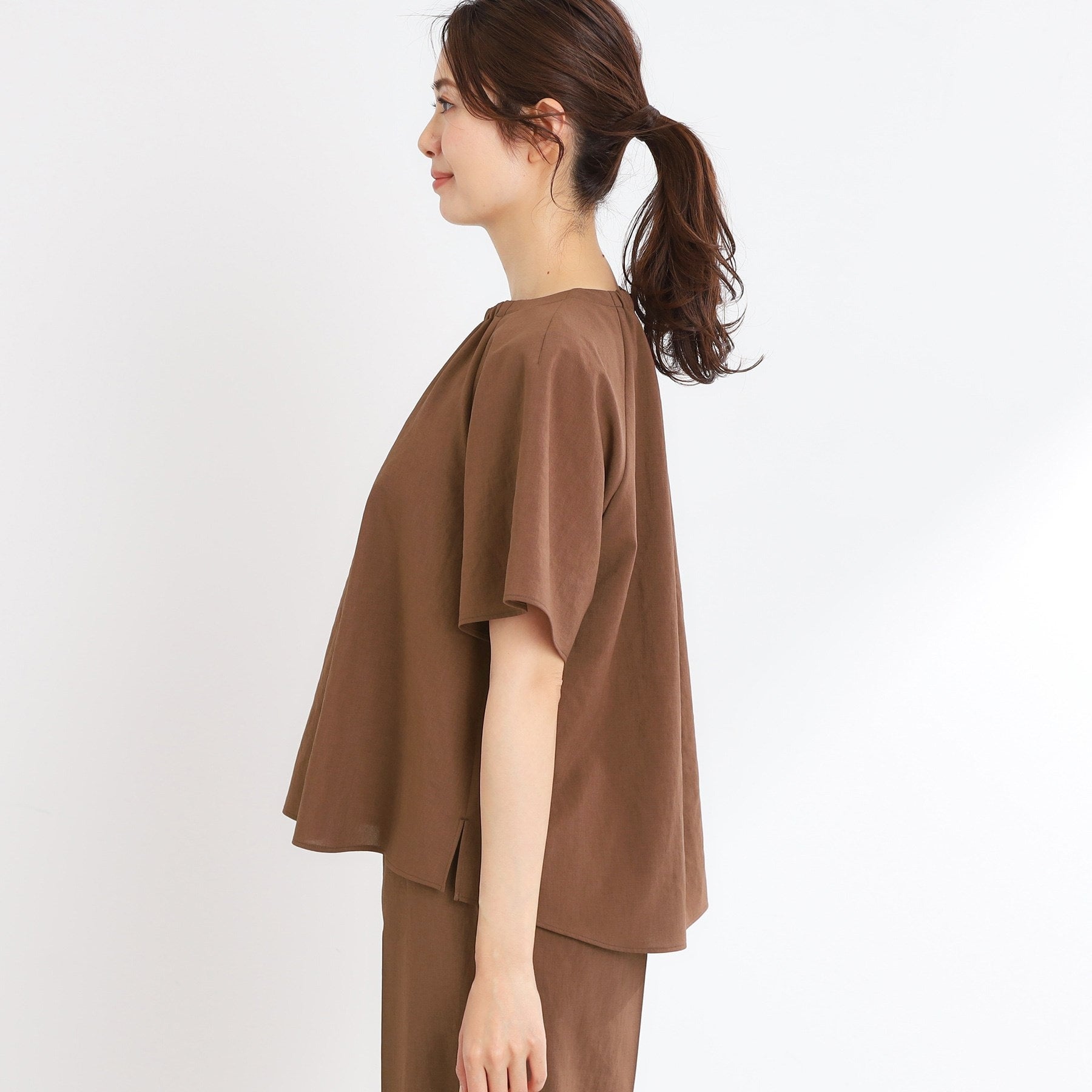 リフレクト Reflect 【UVカット／接触冷感／マシンウォッシュ可／吸水速乾／セットアップ可／夏の通勤におすすめ】ネックギャザータックブラウス （ブラック(019)） ブラック(019)