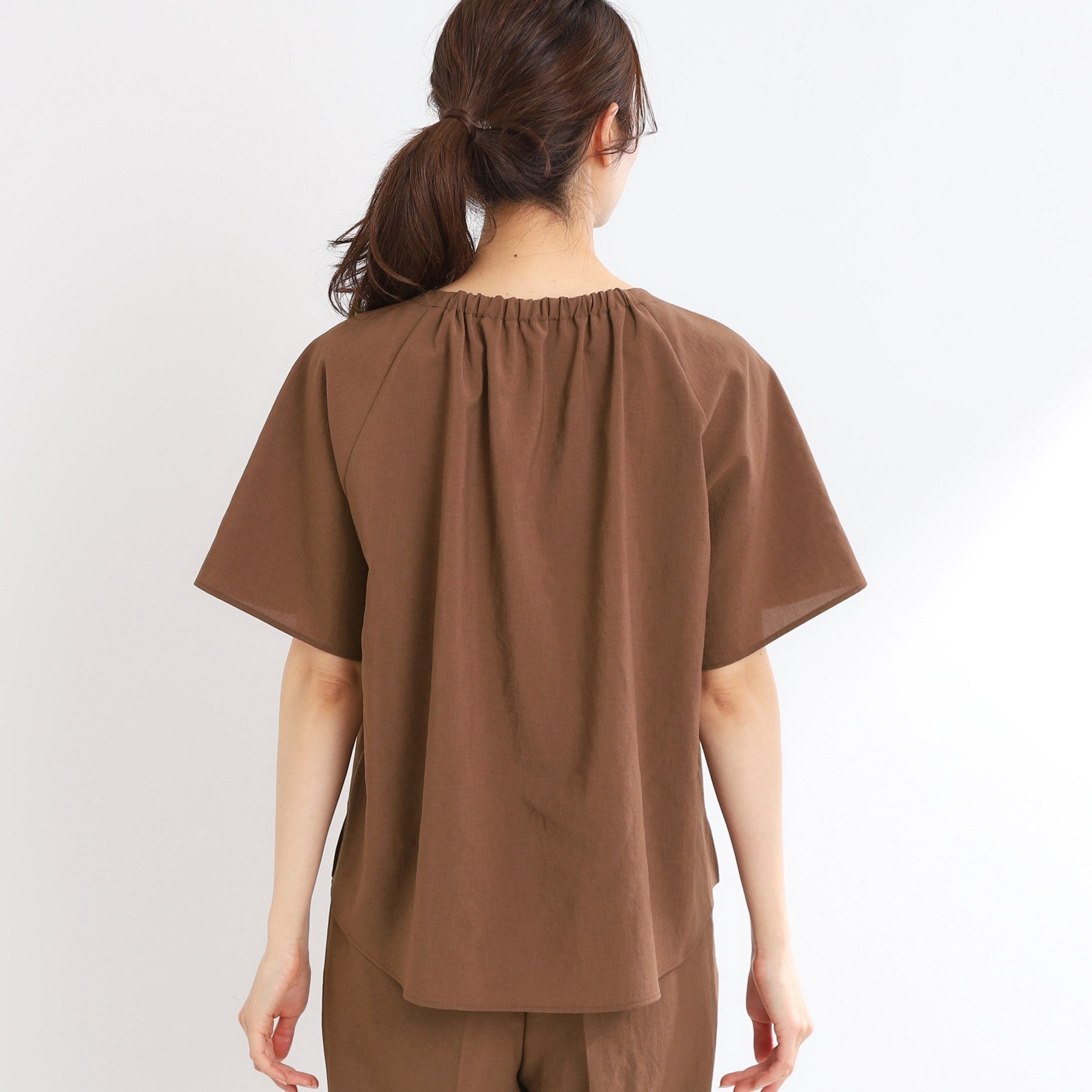 リフレクト Reflect 【UVカット／接触冷感／マシンウォッシュ可／吸水速乾／セットアップ可／夏の通勤におすすめ】ネックギャザータックブラウス （ブラック(019)） ブラック(019)