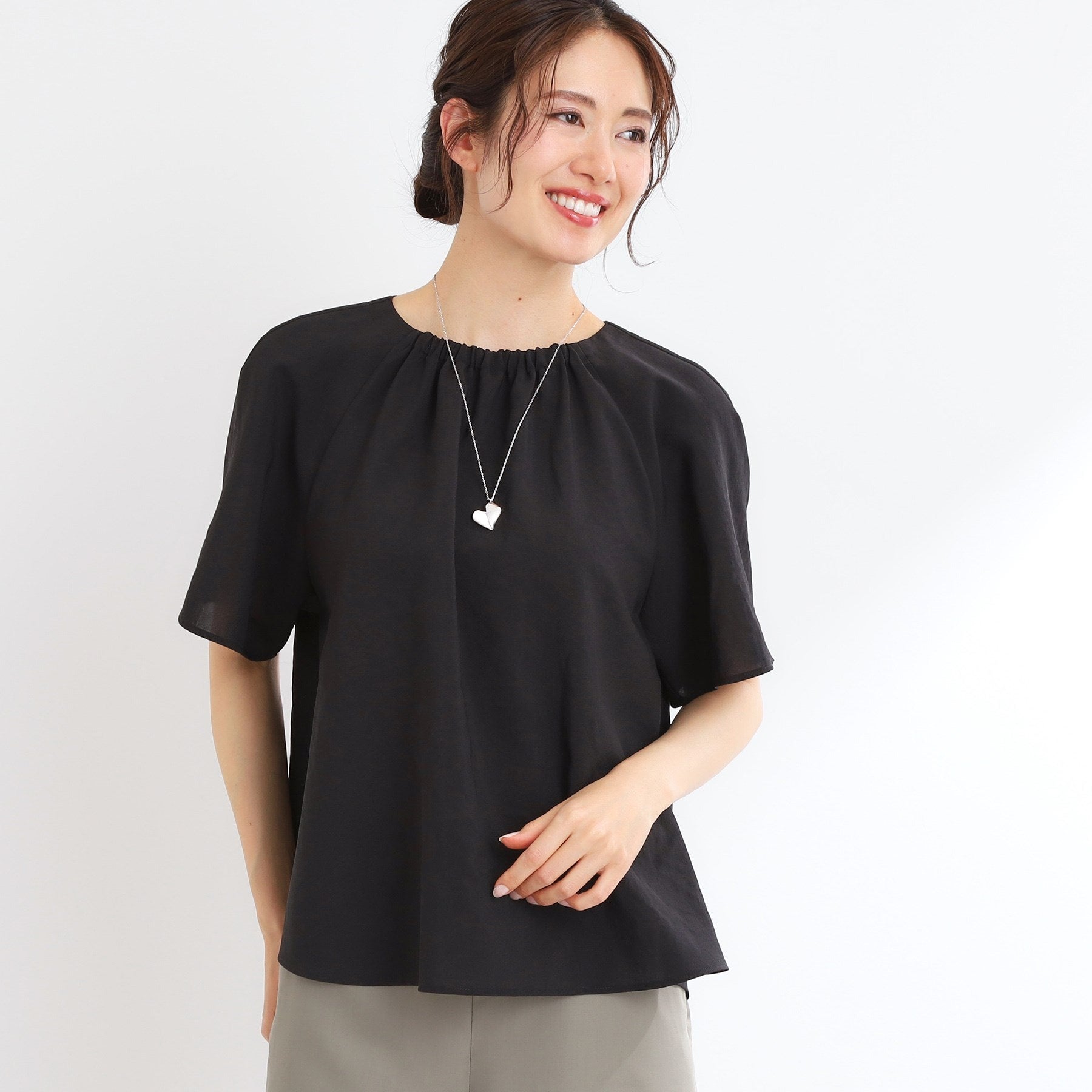 リフレクト Reflect 【UVカット／接触冷感／マシンウォッシュ可／吸水速乾／セットアップ可／夏の通勤におすすめ】ネックギャザータックブラウス （ブラック(019)） ブラック(019)