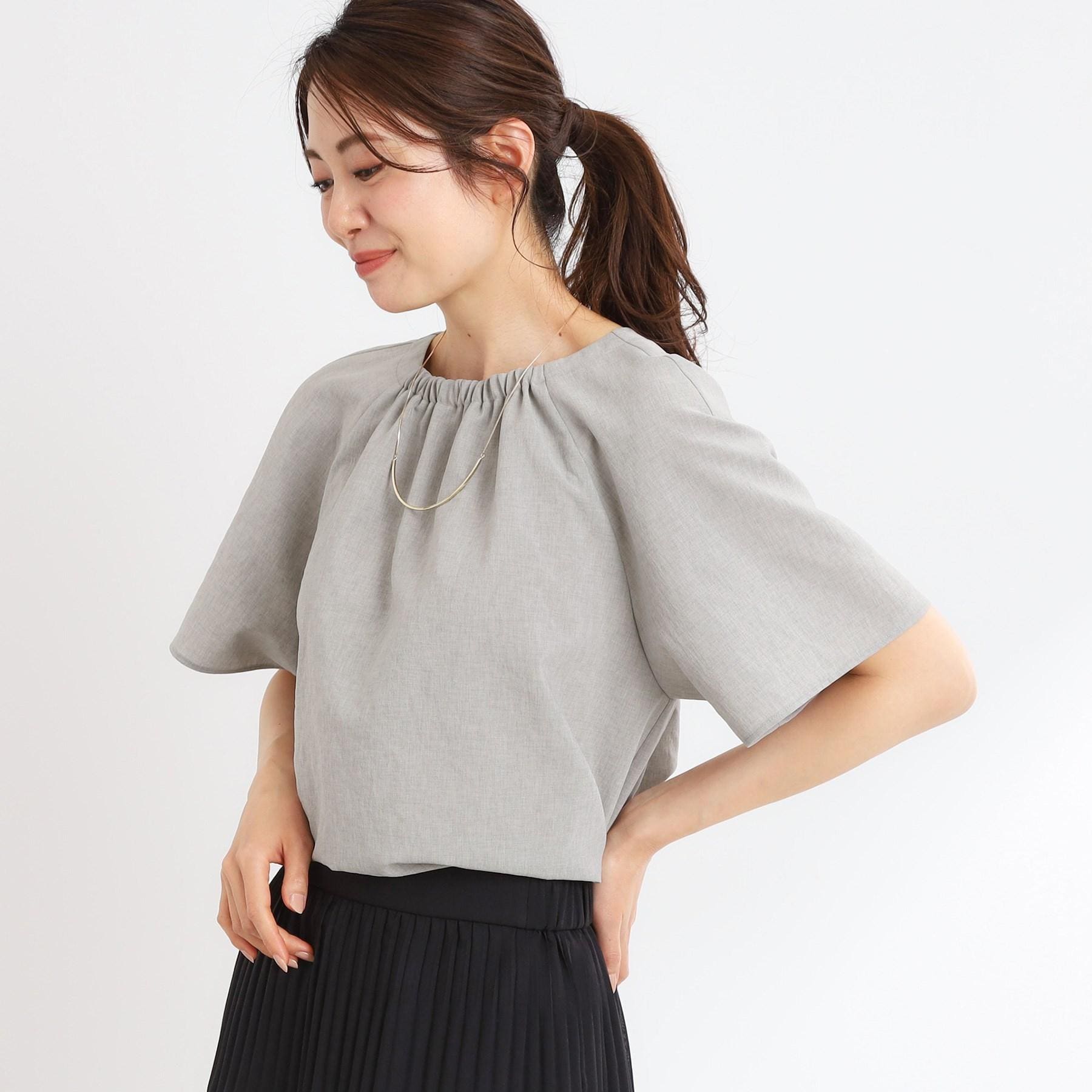 リフレクト Reflect 【UVカット／接触冷感／マシンウォッシュ可／吸水速乾／セットアップ可／夏の通勤におすすめ】ネックギャザータックブラウス （ライトグレー(011)） ライトグレー(011)