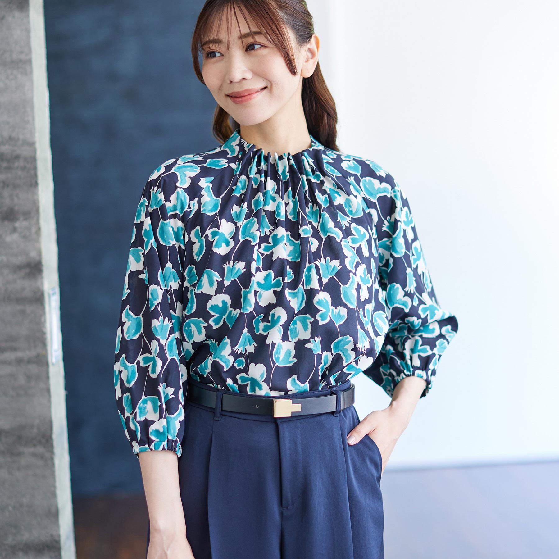 リフレクト Reflect 【ジャケットのインナーにおすすめ◎】花柄タックデザインブブラウス （ネイビー(194)） ネイビー(194)