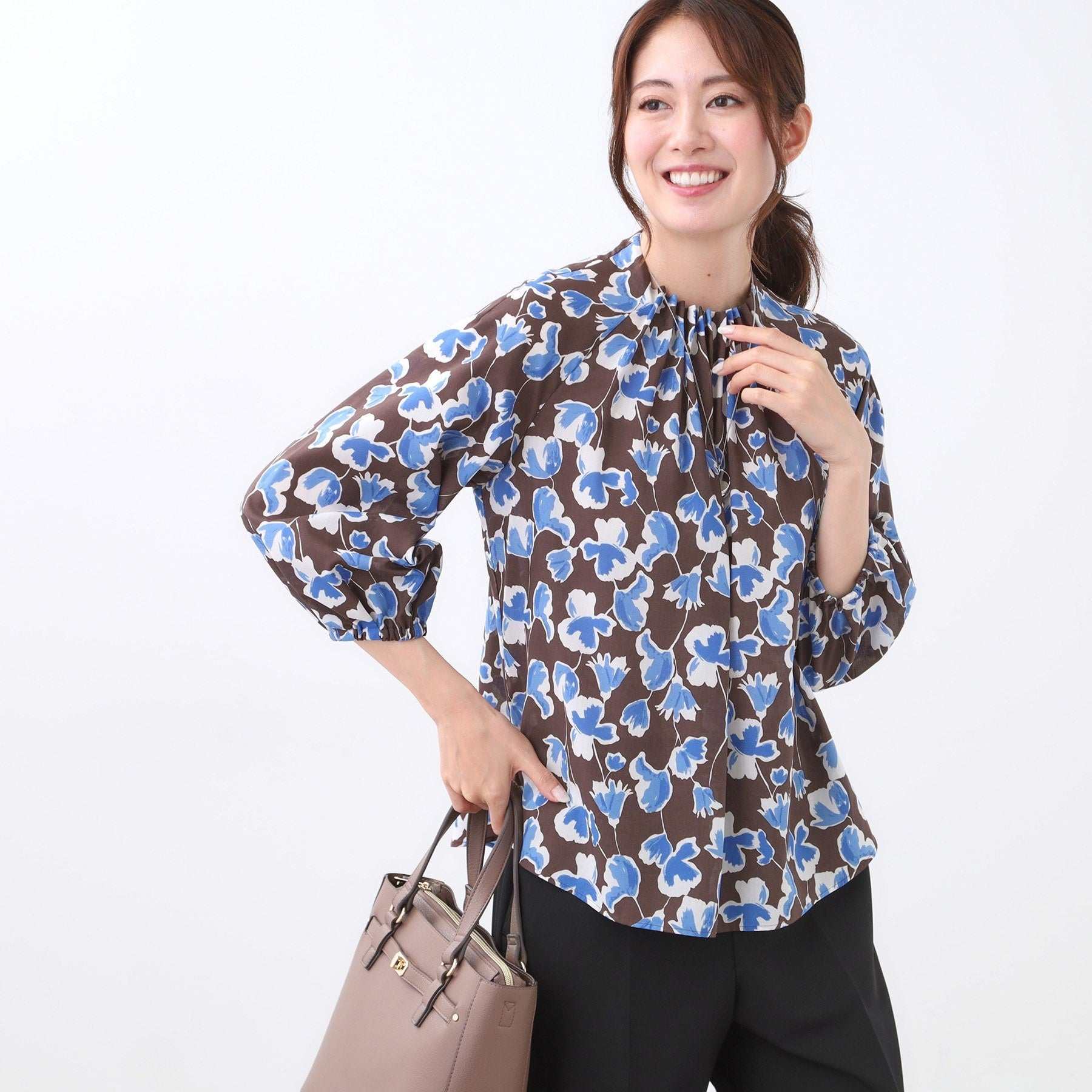 リフレクト Reflect 【ジャケットのインナーにおすすめ◎】花柄タックデザインブブラウス （ネイビー(194)） ネイビー(194)