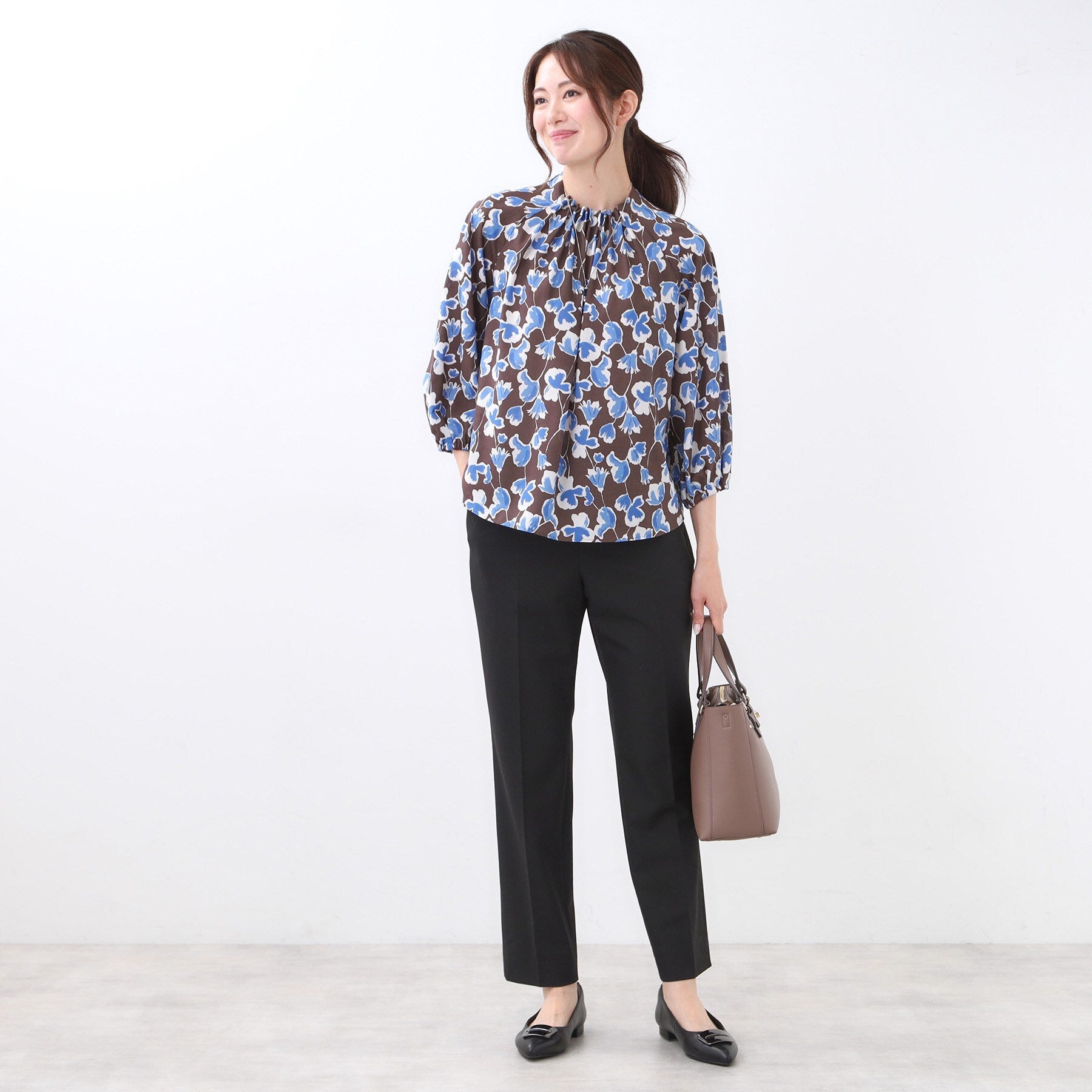 リフレクト Reflect 【ジャケットのインナーにおすすめ◎】花柄タックデザインブブラウス （ネイビー(194)） ネイビー(194)