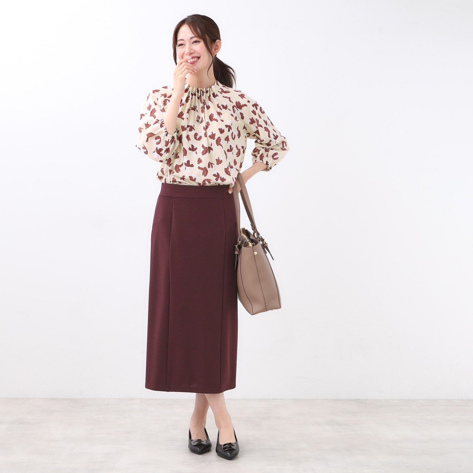 リフレクト Reflect 【ジャケットのインナーにおすすめ◎】花柄タックデザインブブラウス （ネイビー(194)） ネイビー(194)